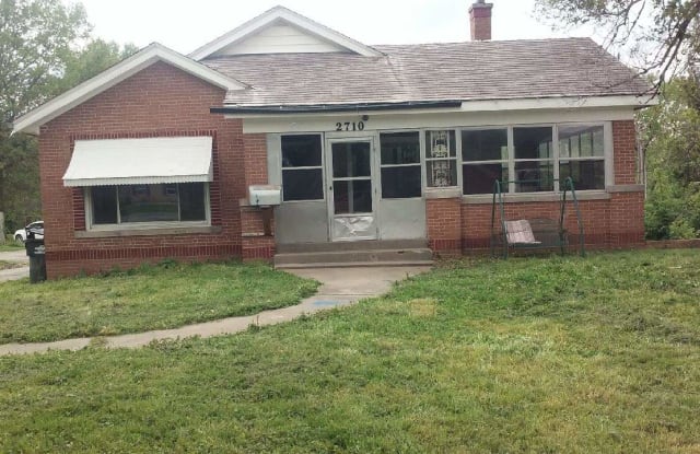 2710 South Westport Road - 2710 South Westport Road, Independence, MO 64052