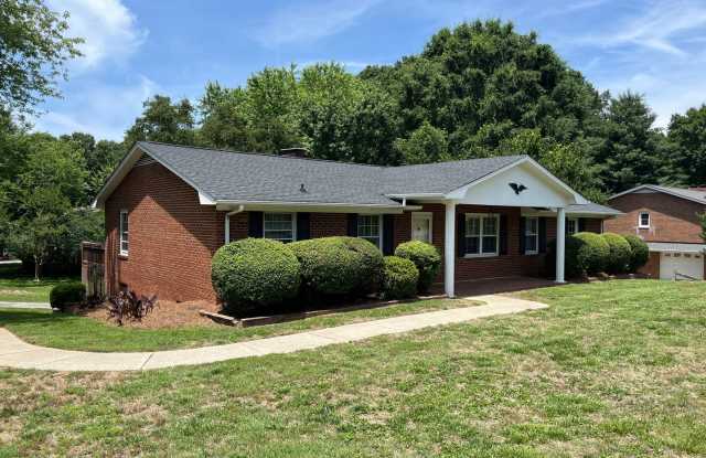 Spacious 4-Bedroom 3-Bathroom Brick Home in Arcadia Area photos photos