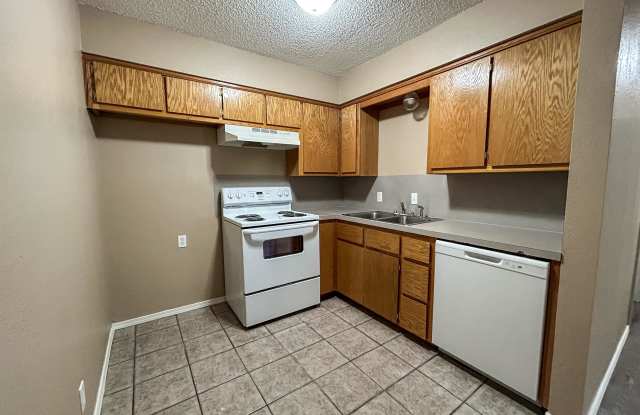 2100 Lynn Lane - A Gallery 3