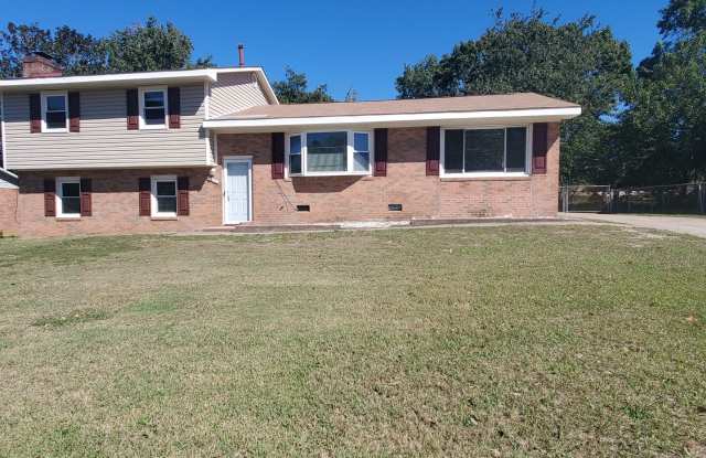 1507 Grandview ~ Southgate - 1507 Grandview Drive, Fayetteville, NC 28314