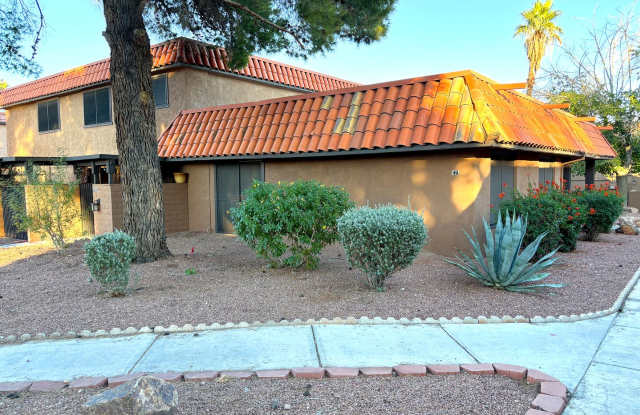 2 Bedroom / 2 bath townhouse with 1 car garage photos photos