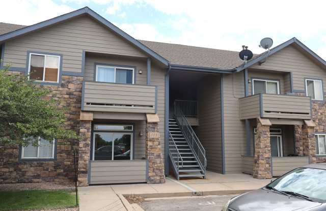 Enjoy Windsor Living: Bright Condo Near Trails, Shops  Dining photos photos