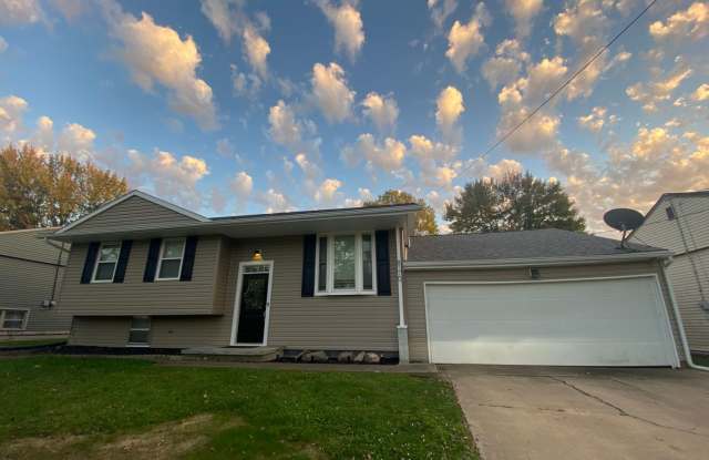 8170 Venice Heights Dr. NE - 8170 Venice Heights Drive Northeast, Howland Center, OH 44484