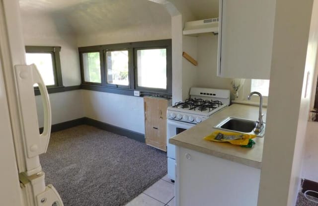 917 E Princeton Avenue - 917 E Princeton Ave, Salt Lake City, UT 84105