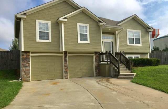 1613 Northwest Hilltop Lane - 1613 Northwest Hilltop Lane, Grain Valley, MO 64029