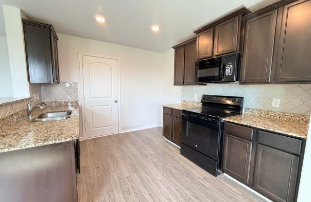 Beautifully Remodeled Home – Move-In Ready! Located in the desirable Preserve at Medina River community!! Gallery 4
