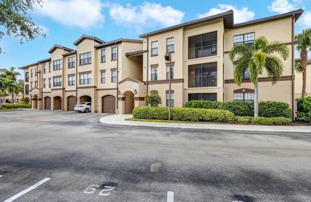 ** POSITANO PLACE ** 1 BED / 1 BATH - CONDO - CENTRAL NAPLES - AMAZING LOCATION - ANNUAL RENTAL - 12930 Positano Circle, Collier County, FL 34105