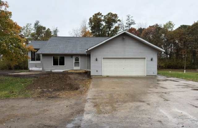 Large 4 bedroom house in country setting. Gallery 1