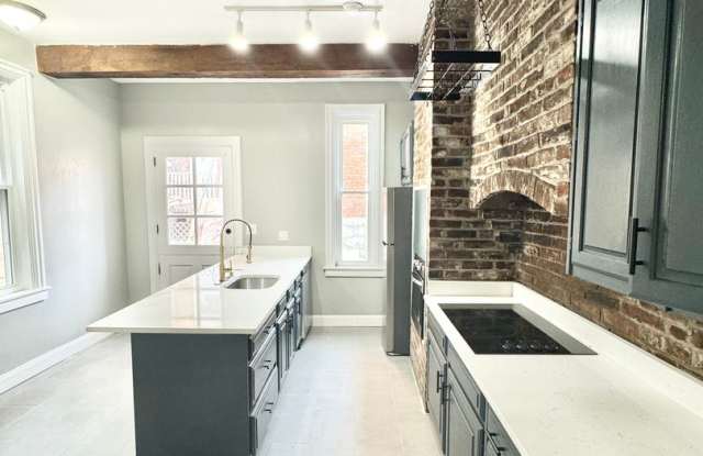 renovated 4 bedroom and 2 bathroom townhouse photos photos