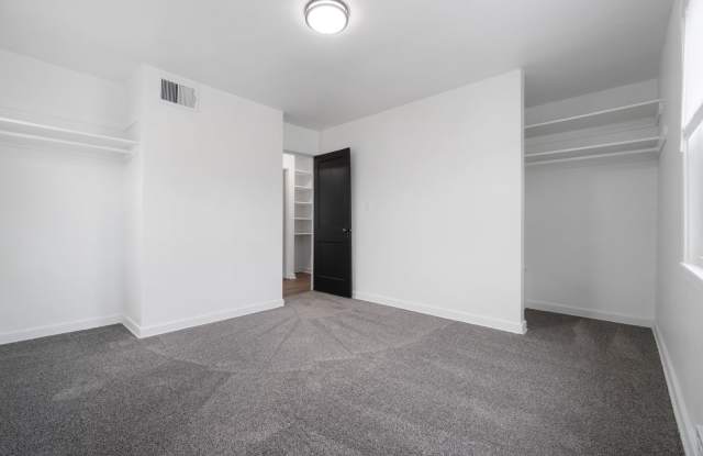 2 Bedrooms and 1 Bathroom Townhome W/ Central Air!! Apply Now! Gallery 3
