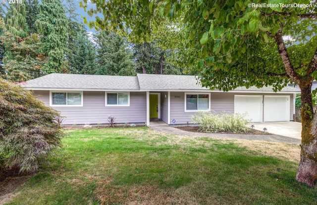 Spacious 4-Bedroom Home with Multiple Living Areas, Large Backyard, and Updated Kitchen - 3996 Southeast Willamette Drive, Jennings Lodge, OR 97267