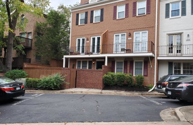 1949 N CALVERT ST #1 - 1949 North Calvert Street, Arlington, VA 22201