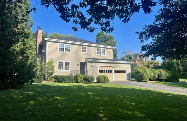 26 Red Cross Avenue - 26 Red Cross Avenue, Newport, RI 02840 26 Red Cross Avenue - 26 Red Cross Avenue, Newport, RI 02840