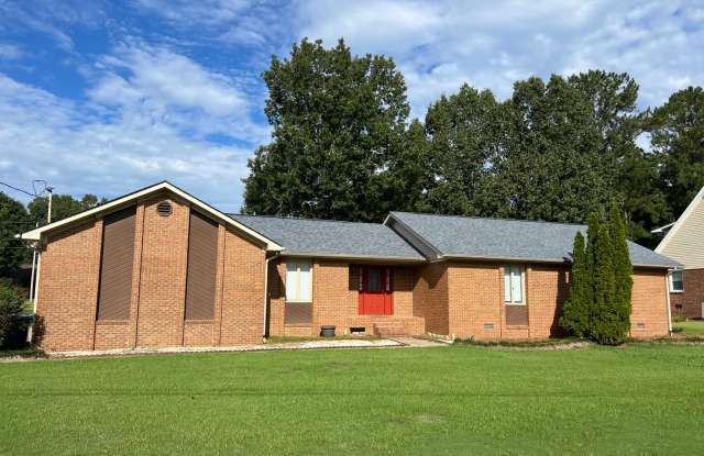 3 BR 2 BA with tons of closet space. photos photos