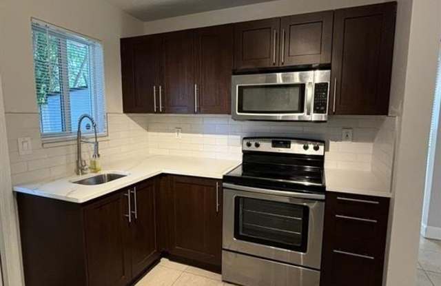 1713 N Dixie Hwy photos photos