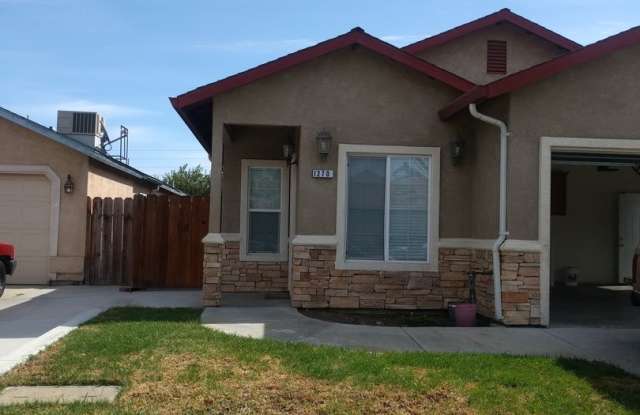 Huge 4-Bedroom Single Story Home with 2 Weeks Free Rent photos photos