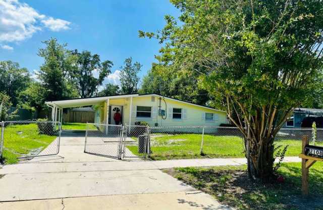 2108 Burpee Dr - 2108 Burpee Drive, Jacksonville, FL 32210