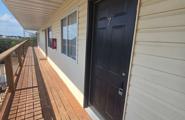 2 Bedroom , 1 Bathroom Apartment! Gallery 2