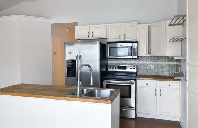 1001 Golfside Court Gallery 4