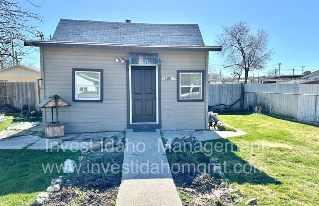 Quaint Single Family Home in Central Nampa - 120 14th Avenue North, Nampa, ID 83687