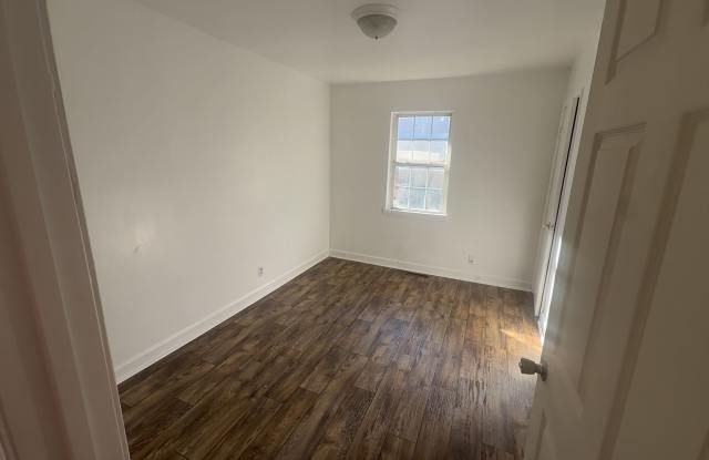 Available Now Cute 2 bedroom 1 bathroom duplex Gallery 4