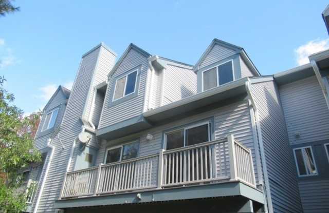 110 Woods Edge Dr - 110 Woods Edge Drive, Succasunna, NJ 07876