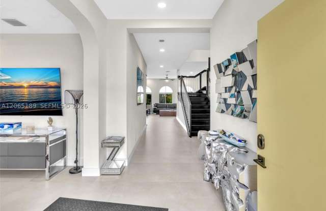2521 Center Ave Gallery 3