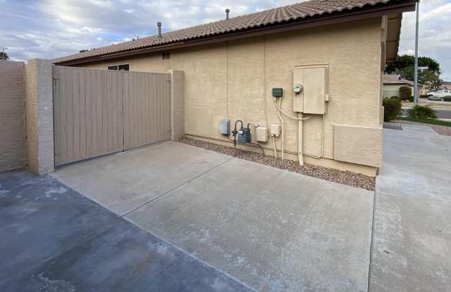 8022 W SALTER Drive Gallery 3