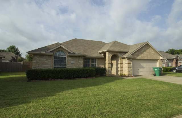 ***Awesome Home-Great Location*** - 5208 Whiting Way, Denton, TX 76208