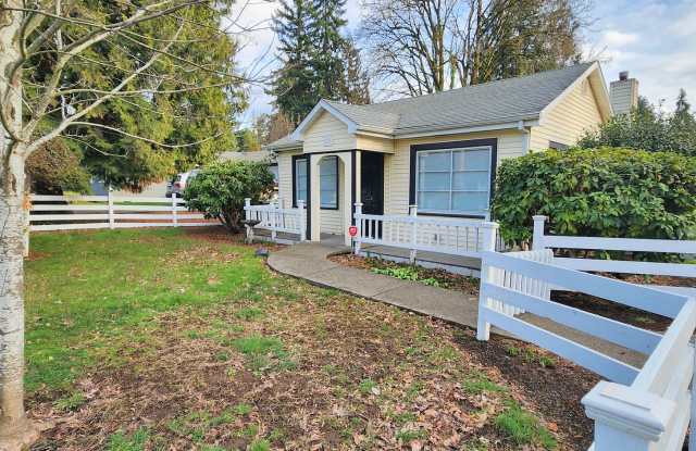 2 Bedroom Gem of a Home in Milwaukie w/ Hardwoods & Spacious Yard photos photos