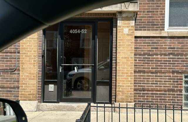 4054 W Dickens Avenue Gallery 2