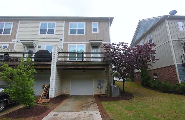 End unit townhouse in popular Inside Wade Townhomes! - 1615 Crafton Way, Raleigh, NC 27607