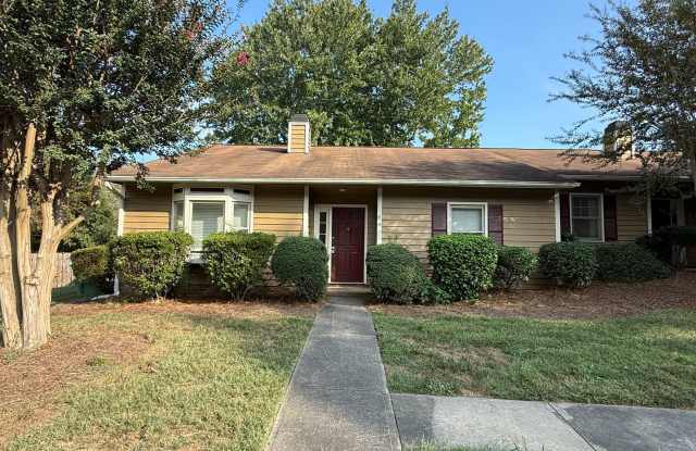 Lovely 1 story End Unit Townhouse Gallery 1