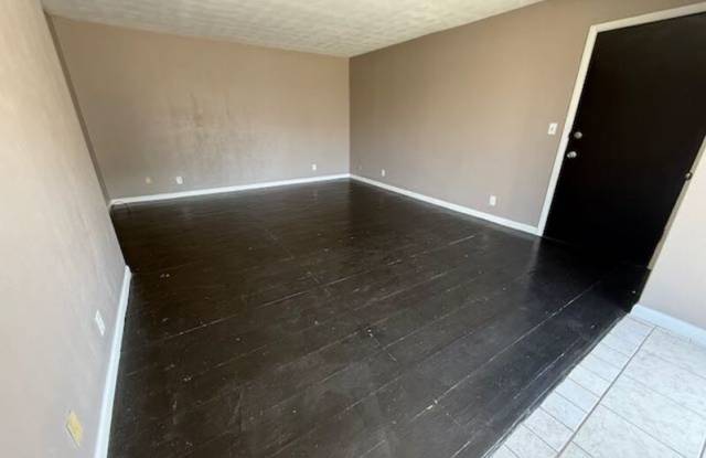 316 South Ridgewood Drive - A Gallery 3