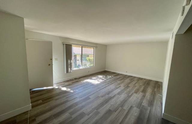 Cute 1 Bedroom 1 Bath Townhome for Rent Gallery 3