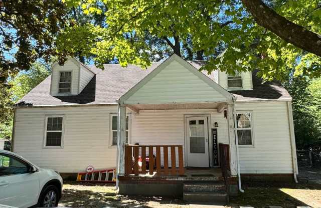 5 bed 2 bath house with huge backyard photos photos