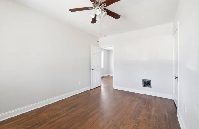 4916 Robert Avenue - 4918 Gallery 4