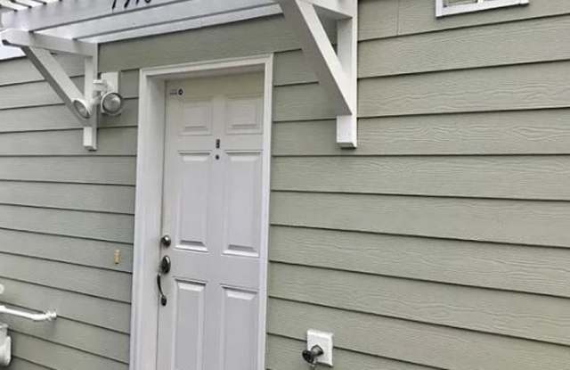 Updated 3-Bedroom Townhome with Private Backyard in Prime Seattle Location photos photos