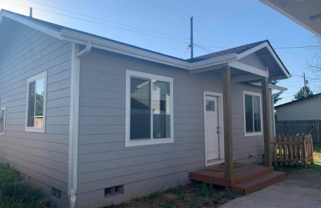 230 N 23rd St - 230 North 23rd Street, Springfield, OR 97477