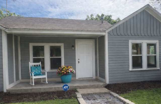 COMING SOON - NEWLY RENOVATION - CHARMING 3/2 photos photos