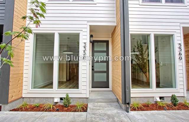 2 Bed, 2.5 Bath Home in Arbor Lodge Near University of Portland - 3358 North Russet Street, Portland, OR 97217