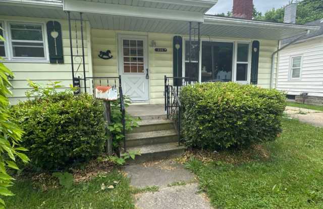 2 bedroom 1 bathroom home w/ detached garage photos photos