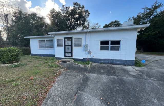 Cozy Pet Friendly 3/2 Pensacola home - 1207 North D Street, Pensacola, FL 32501