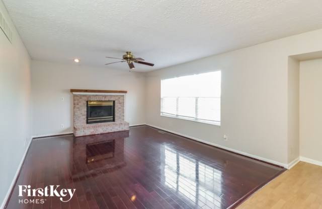 3574 Lakewood Court Gallery 3