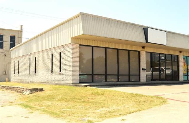 318 E Nash Street - 318 East Nash Street, Terrell, TX 75160