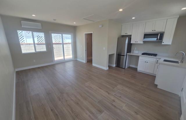 Brand new 400 SF ADU with laundry photos photos