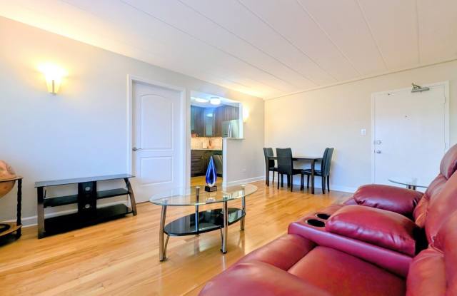 6161 N Hoyne Avenue Gallery 2