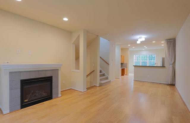 Spacious 3BR/3.5BA Townhome in Desirable Education Hill – Prime Redmond Location! photos photos