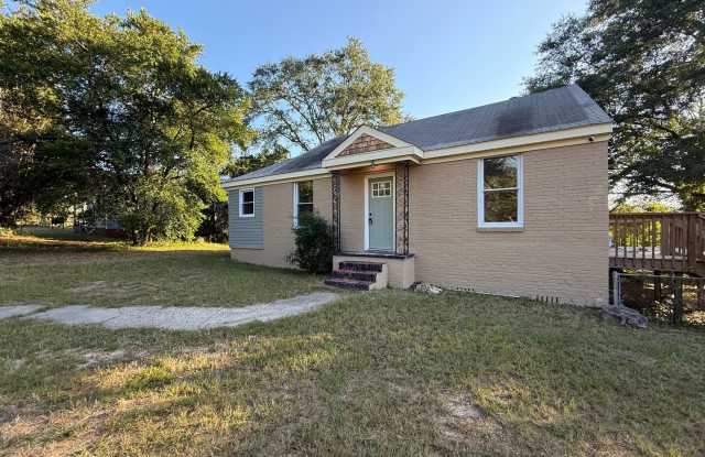 Cozy 2BR Renovated Cottage w/Deck + Fenced Yard in Augusta, GA 30904 – Apply Today! photos photos