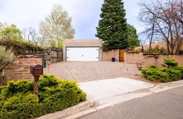 Absolute Gem in Pueblo Alegre (Camino De Chelly) photos photos